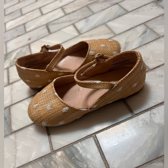 SOMETHING NAVY Toddler Yellow and White Dot Mary Jane’s - size 7 - Picture 8 of 10